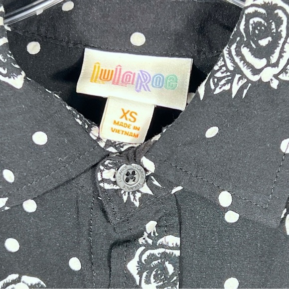 Black Rose Print Button Up Shirt Men’s Size XS Lularoe Michael Womens Size Small - Picture 5 of 9
